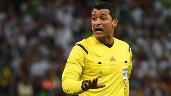 Imagem Sandro Meira Ricci apita duelo entre Bahia e Santos na Fonte Nova