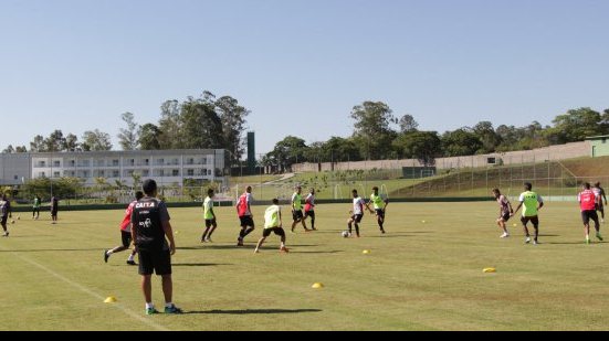 Imagem Com retornos de Fernando Miguel e Tréllez, Vitória treina em Itu