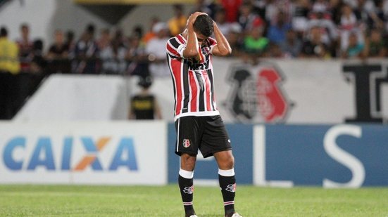 Imagem Atletas do Santa Cruz ameaçam não entrar em campo nas últimas rodadas da Série B; Entenda