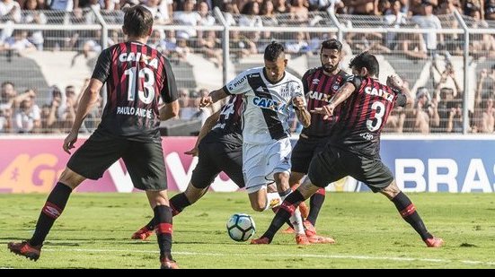 Imagem Ponte Preta vence o Atlético-PR e encosta no Vitória