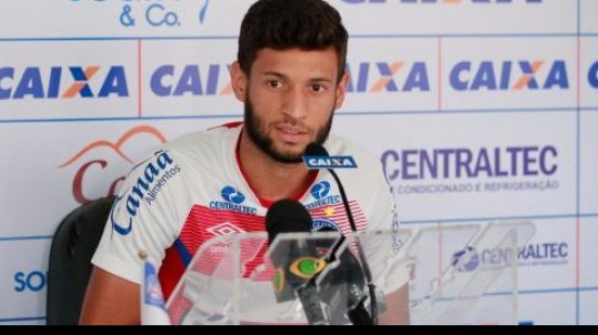 Imagem Juninho Capixaba ignora Z-4 e garante Bahia na briga pela Libertadores
