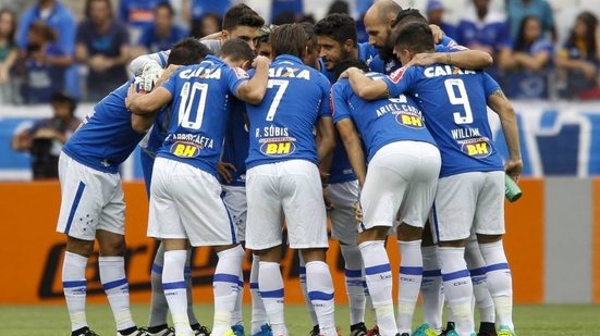 Imagem Jogadores do Cruzeiro têm salários atrasados mas zagueiro minimiza: "Estamos Tranquilos"