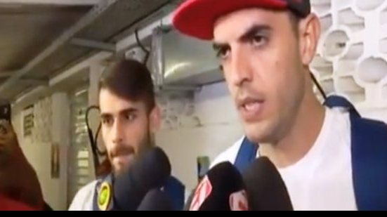 Imagem Após briga em campo, jogadores do Flamengo fazem as pazes