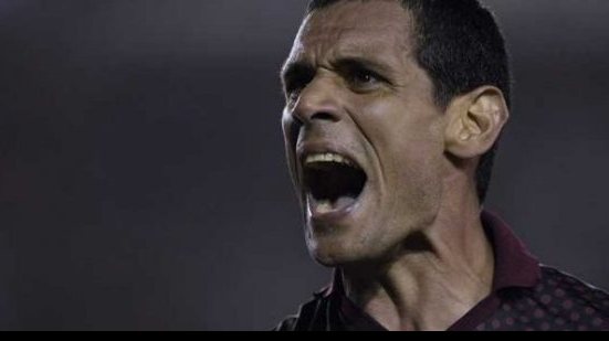 Imagem Ex-Vitória, artilheiro do Lanús revela emoção com final da Libertadores