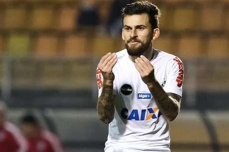 Imagem Lucas Lima é afastado do Santos e não joga mais pelo clube