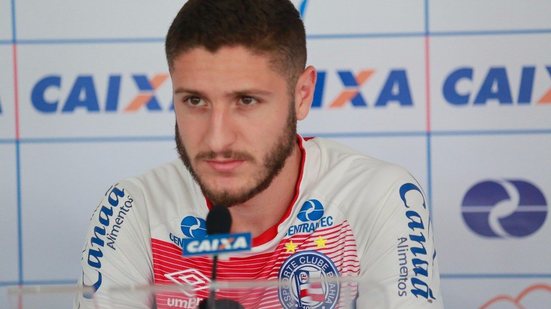 Imagem Corinthians e Santos fazem propostas por Zé Rafael, mas terão que aguardar eleições no Bahia