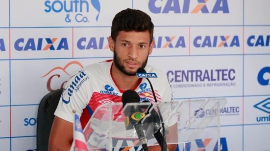 Imagem  Lateral do Bahia nega que 'bicho' foi motivo para derrotas: "Conversa fiada"