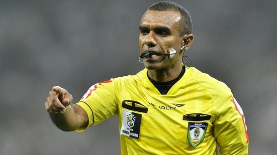 Imagem Árbitro da Fifa apita duelo decisivo entre Vitória e Flamengo