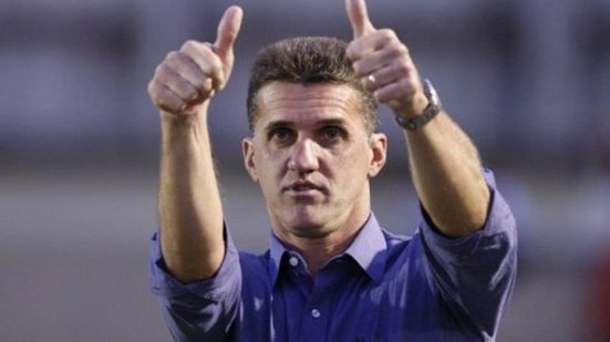 Imagem Mancini recebe título de cidadão soteropolitano em jogo decisivo contra o Flamengo