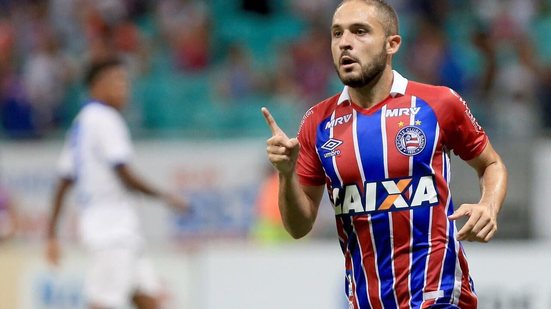 Imagem Bahia negocia permanência de Régis e contratação de volante conhecido da torcida tricolor