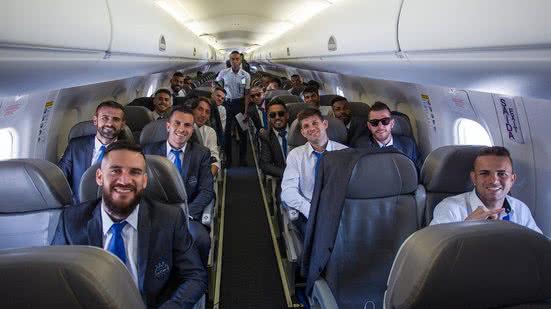 Imagem Delegação do Grêmio embarca para os Emirados Árabes para a disputa do Mundial de Clubes da Fifa