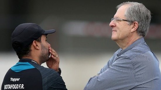 Imagem Após assédio do Santos, presidente do Botafogo nega ter recebido contato por treinador