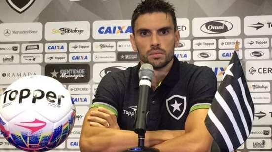 Imagem Atacante do Botafogo revela ameaças após ter número de celular 'vazado' na internet