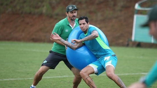 Imagem Após ano complicado, Victor Ramos assina com clube da 2ª divisão da China