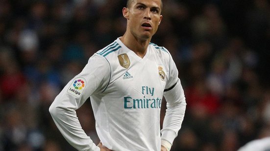 Imagem CR7 quer novo contrato para ficar no nível salarial de Messi e Neymar, diz jornal