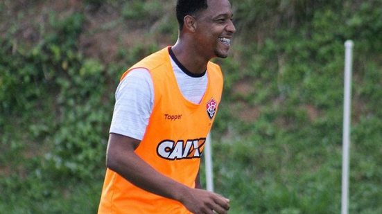 Imagem Cruzeiro formaliza oferta por atacante do Vitória