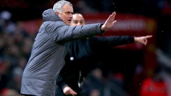 Imagem Manchester United congela renovação de contrato com Mourinho