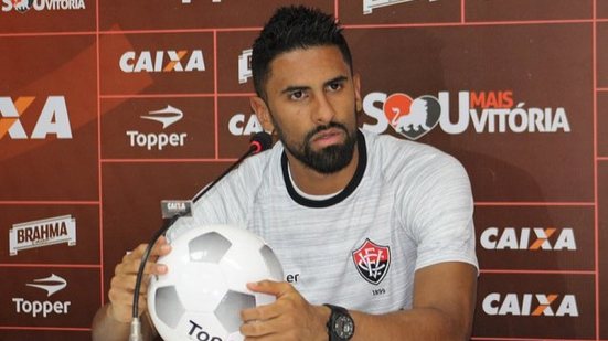 Imagem Diretor do Vitória mostra insatisfação com postura do Corinthians no interesse em Tréllez