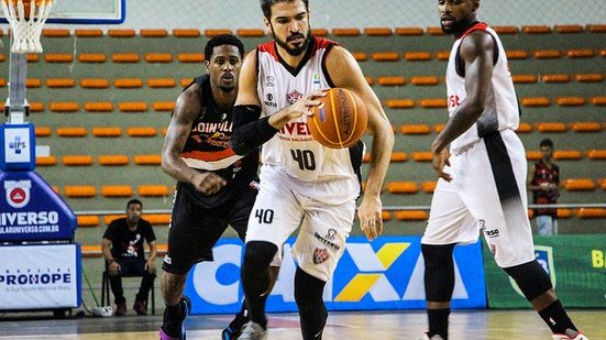 Imagem Na despedida de 2017, Universo/Vitória enfrenta o Basquete Cearense na noite desta quarta