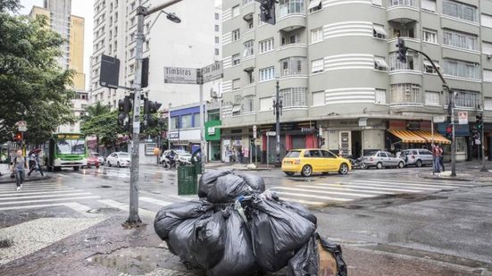 Imagem Sujas, ruas de São Paulo precisam de faxina para receber São Silvestre
