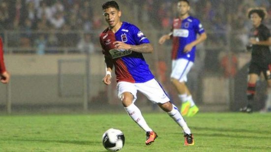 Imagem Vitória demonstra interesse por jogador destaque da Série B; confira