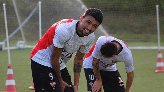 Imagem Botafogo desperta interesse por Kieza; Damiani não descarta liberá-lo