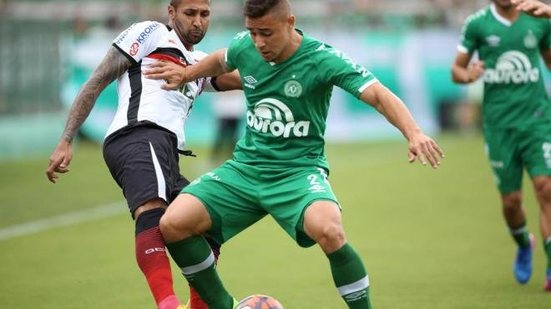Imagem Por meio de SMS, Bahia anuncia a contratação do lateral-direito João Pedro