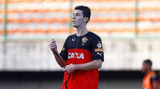 Imagem Vasco anuncia contratação de zagueiro ex-Vitória