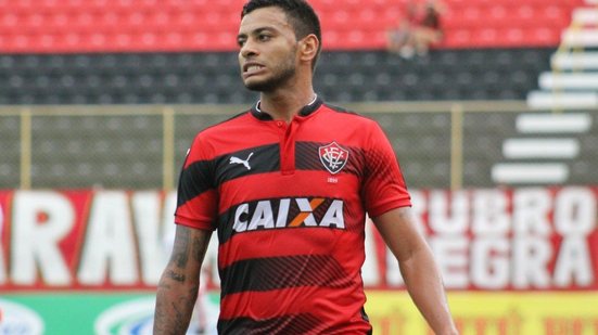 Imagem Após lesão no ombro, Cleiton Xavier ficará afastado dos gramados por 120 dias
