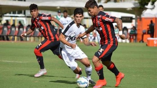 Imagem Meia retorna de empréstimo e deve ser reintegrado ao elenco