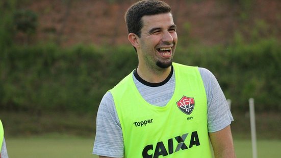 Imagem André Lima aceita proposta por produtividade e renova contrato com o Vitória