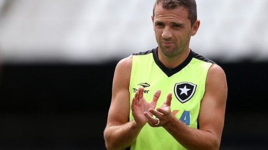 Imagem Ex-Botafogo, Montillo tem acerto encaminhado com time modesto para voltar a jogar; Confira
