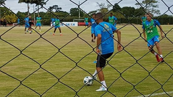 Imagem Sport coloca massagista para compor time reserva em treino e rivais "caem matando" nas redes sociais