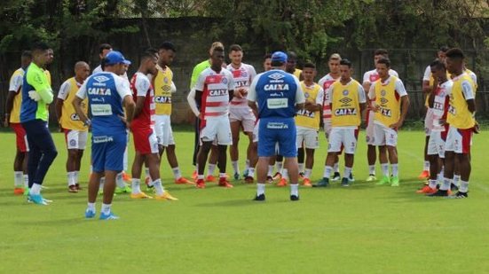 Imagem Domingo de treino: Guto Ferreira testa opções em treino do Bahia