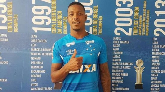 Imagem Cruzeiro tenta atrasar pagamento por compra de atacante do Vitória
