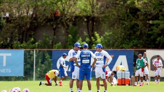 Imagem  Guto repete time titular do Bahia durante treino no Fazendão; confira 