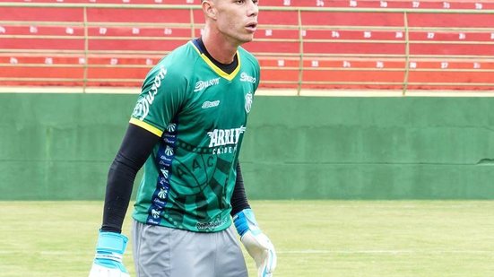 Imagem Ex-Bahia pega pênalti em estreia por novo clube e comemora