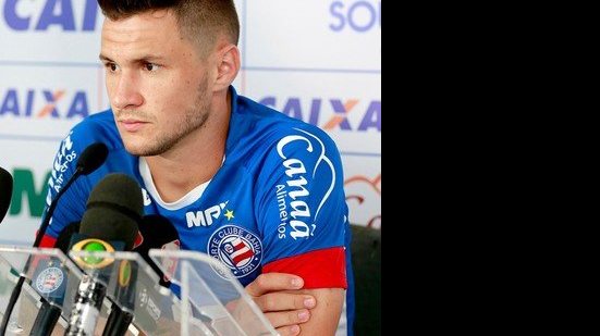 Imagem Tiago admite falha após derrota em casa: 'A bola que eu poderia ter afastado, sofremos o gol'