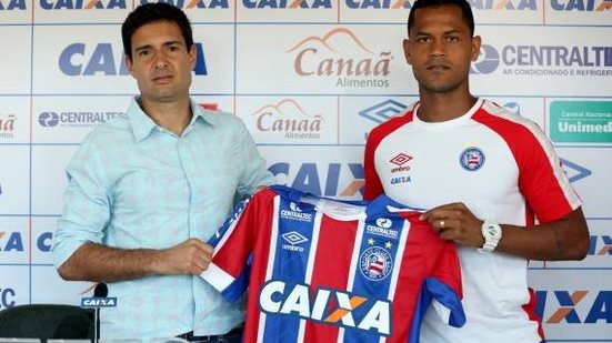 Imagem Elton celebra estreia e destaca atuação do goleiro adversário: "Melhor em campo foi o goleiro deles"
