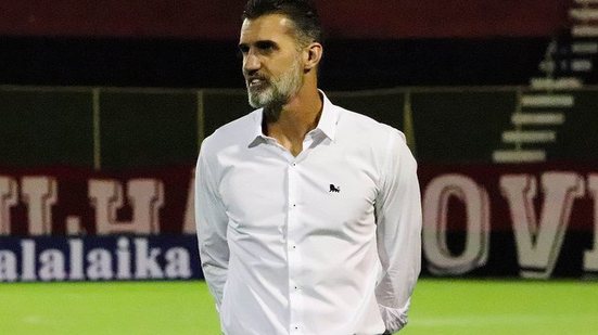 Imagem Mancini destaca volume de jogo e 'enche a bola’ de Neilton: “Melhor jogador do Vitória”