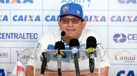 Imagem Guto Ferreira comemora triunfo, mas volta a reclamar do calendário