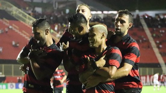 Imagem Reviravolta! Após confirmar permanência, atacante está próximo de se despedir do Vitória