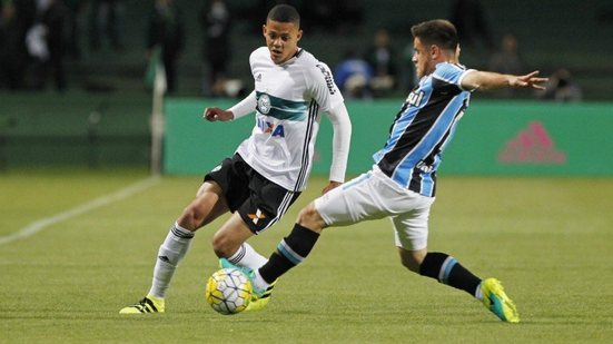 Imagem Áudio: Zagueiro confirma proposta do Vitória e aguarda decisão da direção do Coritiba
