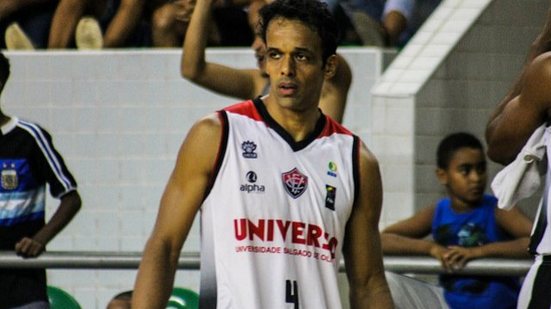 Imagem Destaque, ala comemora triunfo do Universo/Vitória