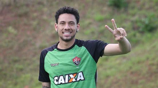 Imagem Goleiro do Vitória morre em acidente de carro