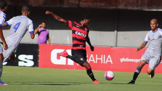 Imagem Vitória não empolga, mas vence o Atlântico e reassume a liderança