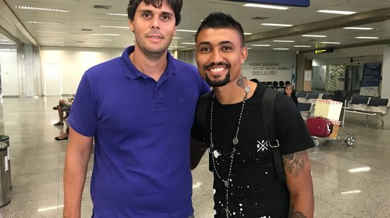 Imagem Kieza desembarca no Rio de Janeiro para assinar com o Botafogo