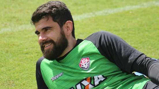 Imagem Fernando Miguel exalta bom momento no Vitória e espera manutenção da sequência positiva em 2018