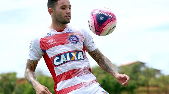 Imagem Com Mena de lateral direito, Bahia está definido para enfrentar o Altos-PI