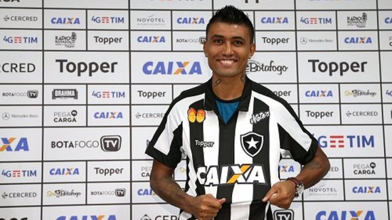 Imagem Kieza é regularizado e estreia sábado no Botafogo
